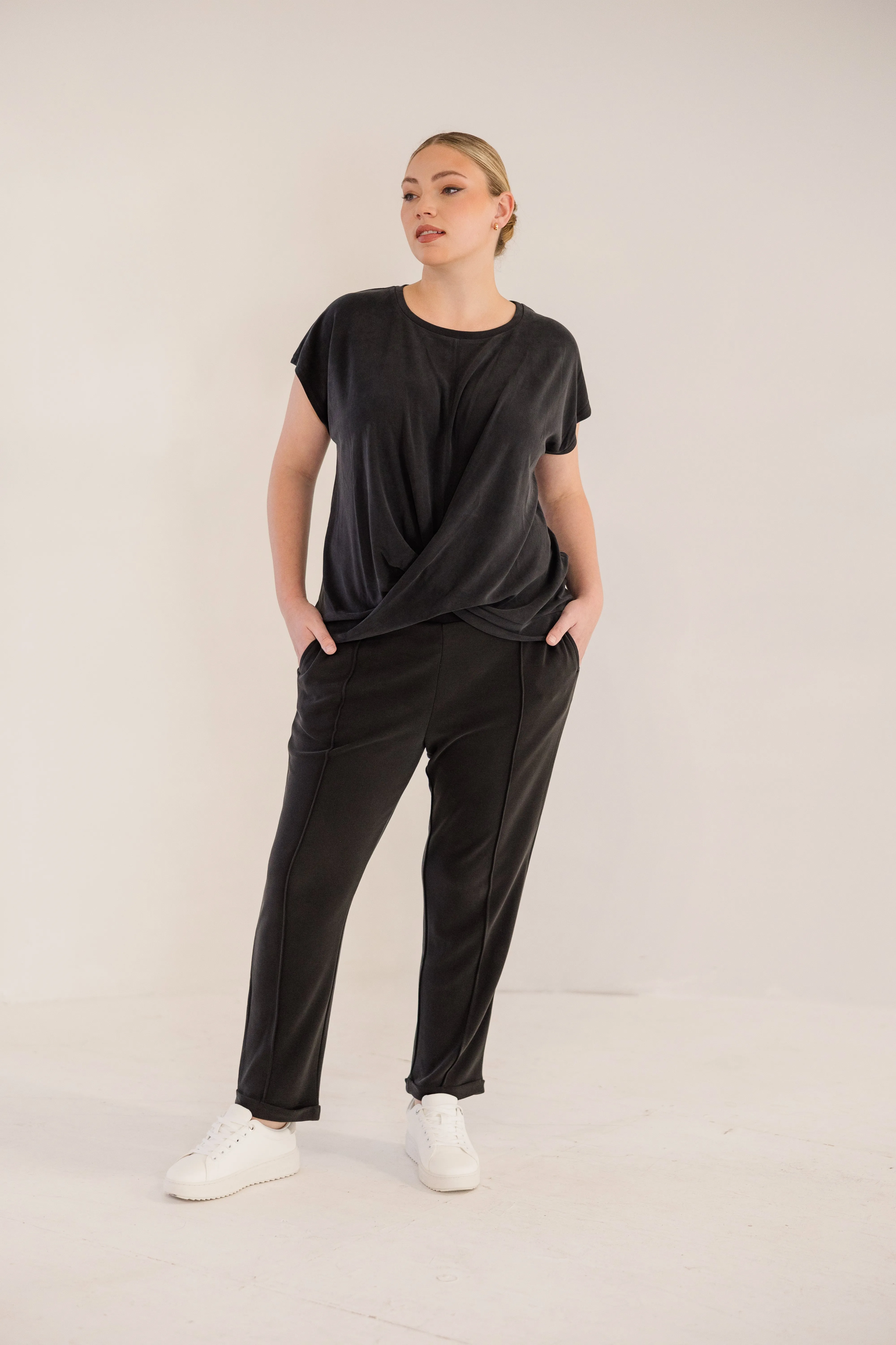 Chloe Pintuck Taper Pant, Black